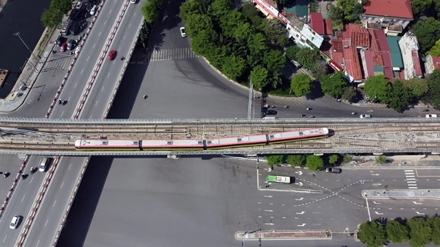 A train in trial run on the Nhon-Hanoii Station metro line. (Photo: VNA)