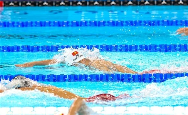 Nguyen Huy Hoang of Vietnam swims in the men's 800m freestyle at the Paris Olympics. (Photo: VNA) 