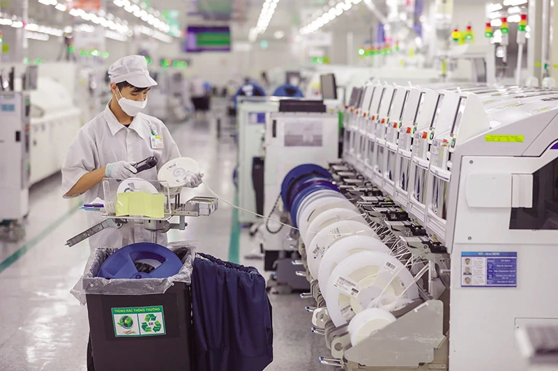 Samsung always considers Vietnam as its global production location "base". (Photo: baodautu.vn)