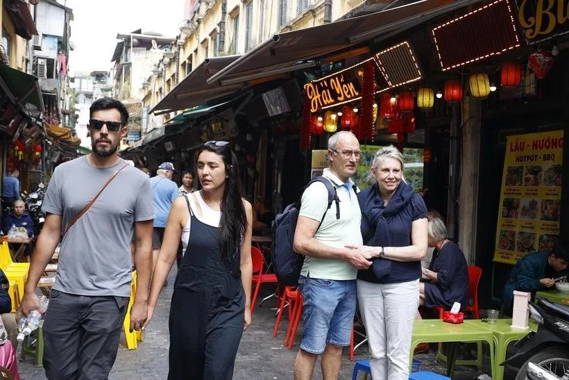 Foreign tourists visit Hanoi's Old Quarter. Travel & Leisure has listed Hanoi and HCM City as two of Asia's top ten cities for low travel costs, particularly for accommodation and food. (Photo: VNA)