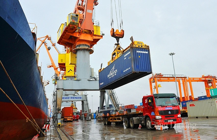 Experts forecast Vietnam could ship 410 billion USD worth of products overseas for the whole 2024. (Photo: congthuong.vn)