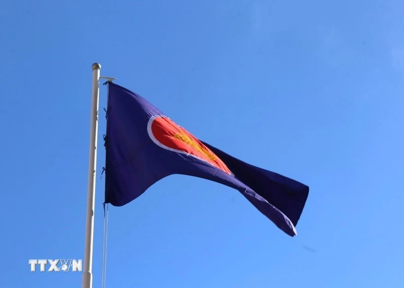 ASEAN flag in Phnom Penh (Photo: VNA)