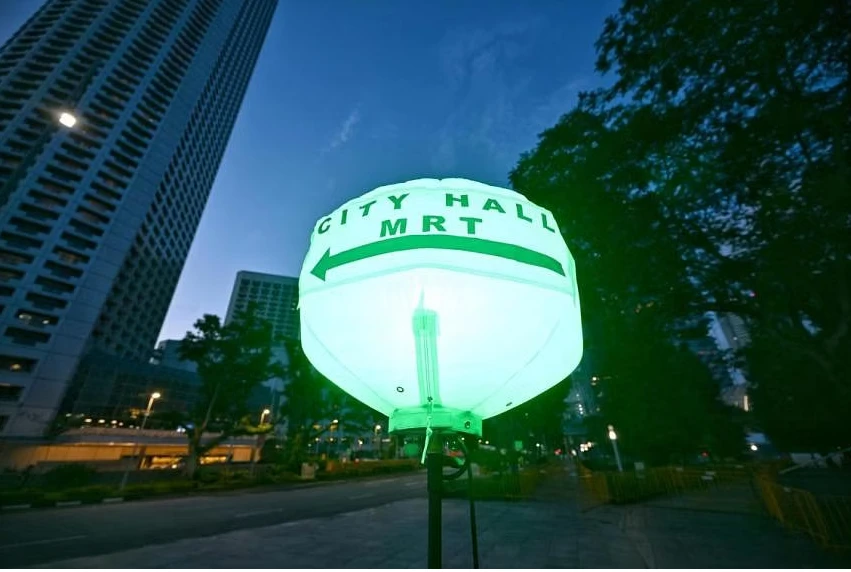 Lighted balloon directional signage (Photo: straitstimes.com)