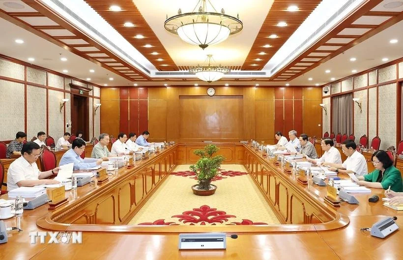 The Politburo of the Communist Party of Vietnam Central Committee convenes its regular meeting in Hanoi on August 9 under the chair of Party General Secretary and President To Lam. (Photo: VNA)