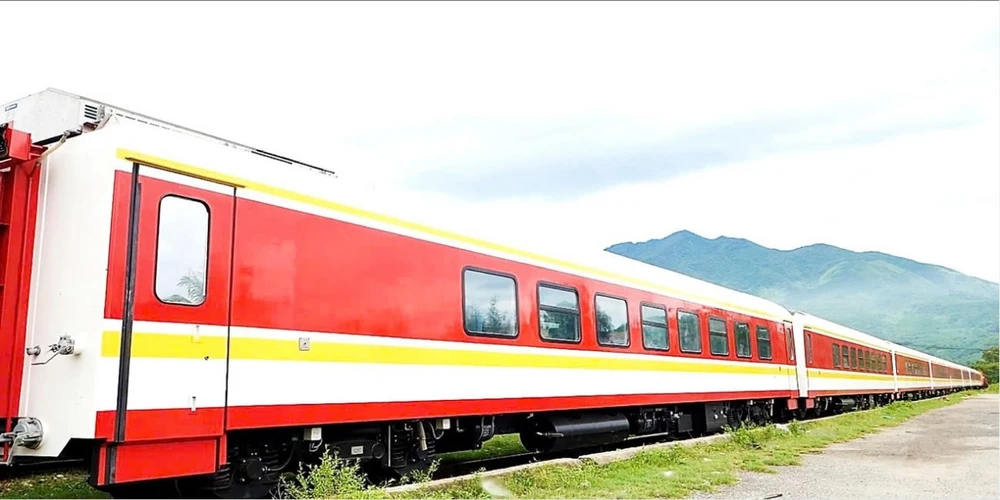 The trial of new trains shuttling between Ho Chi Minh City and Nha Trang beach city begins on August 9. (Photo: thanhnien.vn)