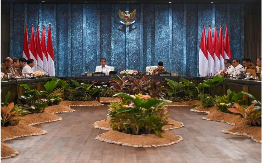 Indonesian President Joko Widodo chairs his first cabinet meeting in the planned new capital, Nusantara, on August 12. (Photo: Antara)