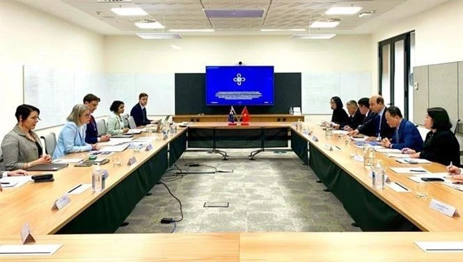 An overview of the working session between a delegation of Ministry of Science and Technology and the Australian Department of Industry, Science and Resources (Photo: VNA)