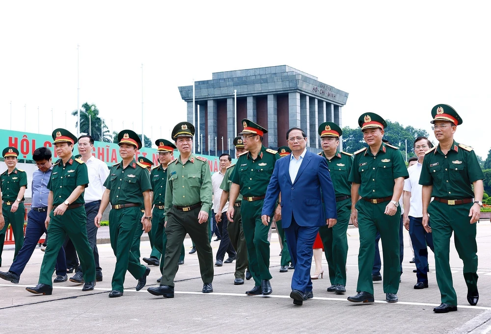 Prime Minister Pham Minh Chinh inspects the outcomes of the periodic maintenance of the Mausoleum of President Ho Chi Minh on August 12. (Photo: VNA)