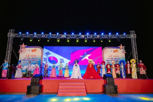 An art performance at the Vietnam-RoK Culture Exchange Festival at Da Nang city's East Sea Park. The city will host the annual festival with different programmes from August 16-18. (Photo courtesy of Da Nang city's Foreign Affairs Department)