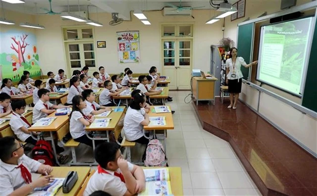 An English lesson at a primary school in Hanoi (Photo: VNA)