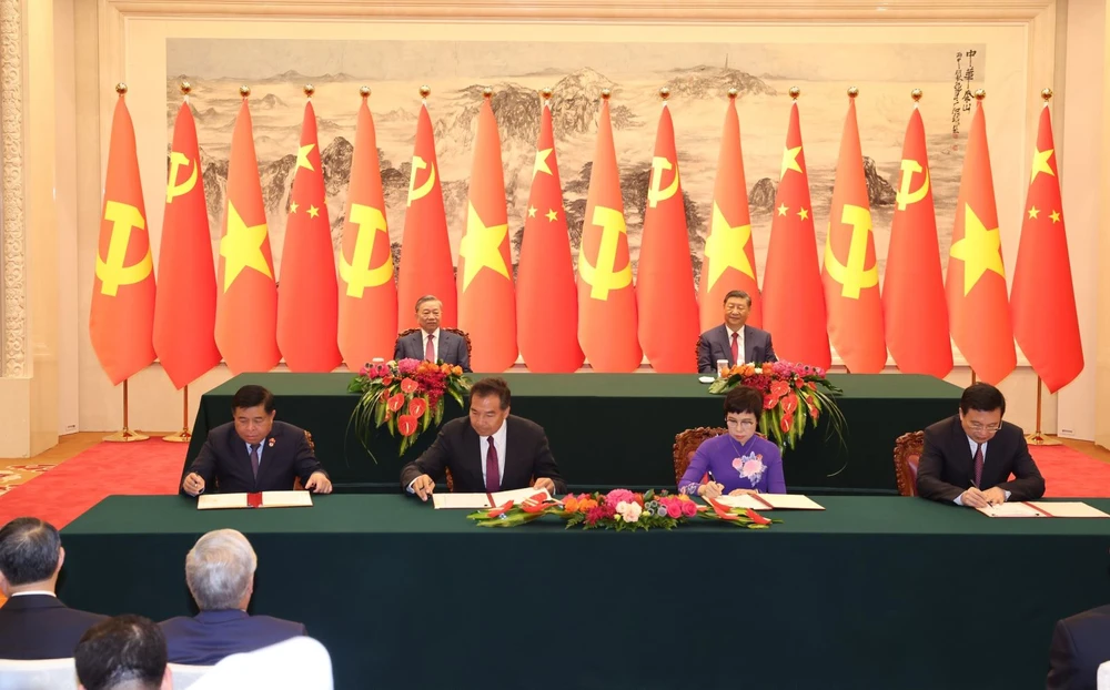 Vietnam and China will step up collaboration in social affairs and people’s livelihoods under a freshly-signed memorandum of understanding. (Photo: VNA)