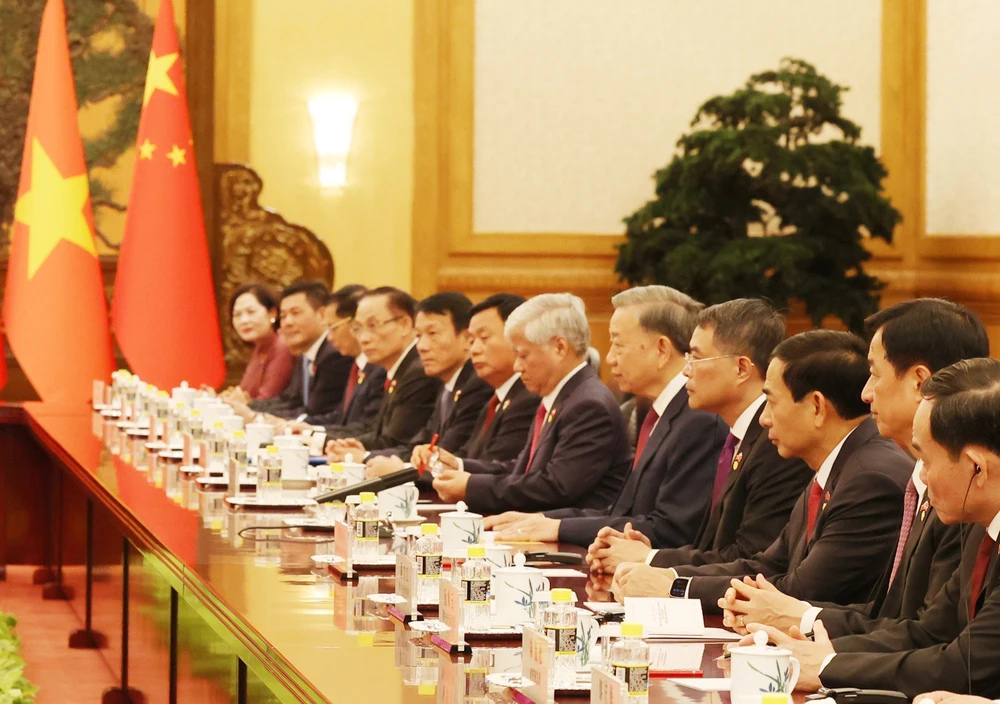 The Vietnamese delegation at the talks (Photo: VNA)