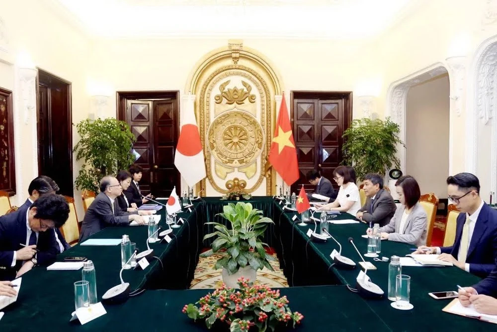 At the talks between Permanent Deputy Minister of Foreign Affairs Nguyen Minh Vu and Japanese Senior Deputy Minister for Foreign Affairs Funakoshi Takehiro in Hanoi on August 21. (Photo: VNA)