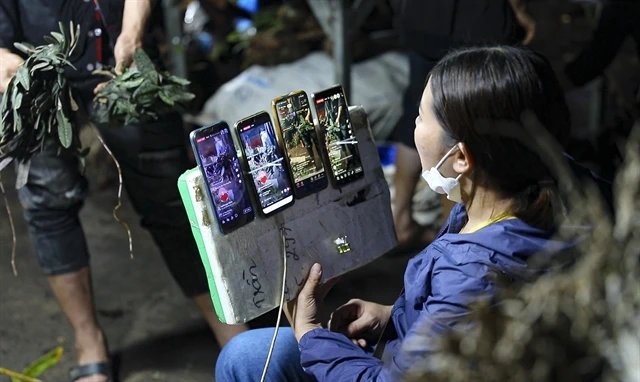 A seller livestreams at Tua Chua night market in Dien Bien province. The General Department of Taxation has asked local tax authorities to review and make lists of retailers selling through livestreaming to carry out risk-based inspections. (Photo: VNA)