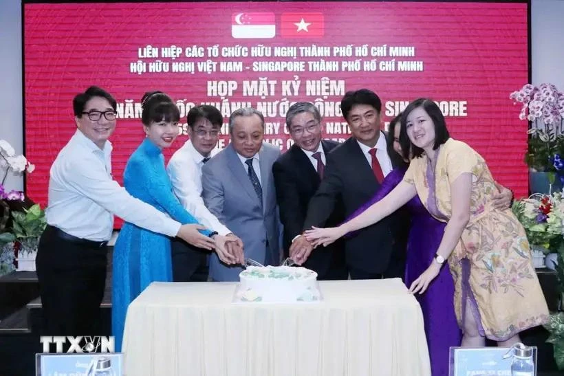 At the gathering on August 23 to mark the 59th National Day of the Republic of Singapore (Photo: VNA)