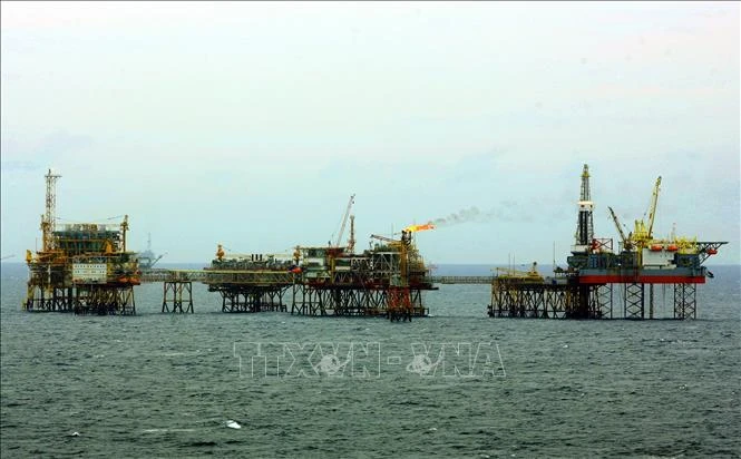 Drilling rigs at Bach Ho field (Illustrative image. Source: VNA)