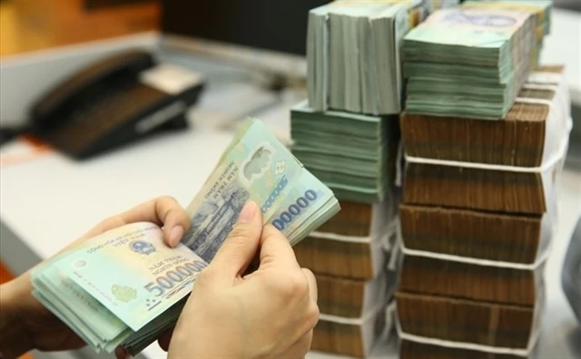 The average deposit interest rates have increased to 6.9-7.4% per year for terms of more than 24 months. (Photo: cafef.vn)