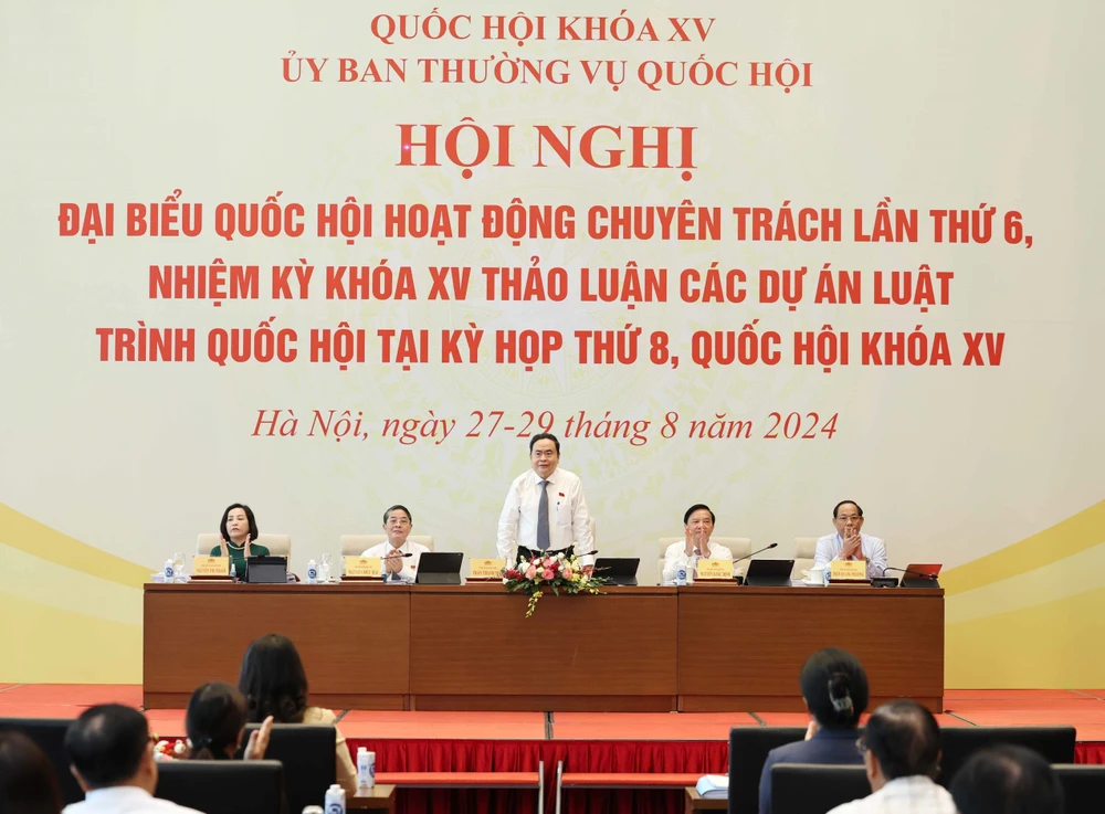 At the 6th meeting of full-time NA deputies in Hanoi on August 27. (Photo: VNA)