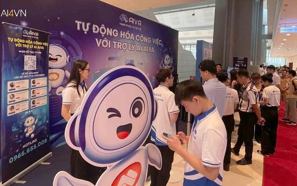 The Vietnam Artificial Intelligence Day 2024 draws a large number of visitors (Photo: VNA)