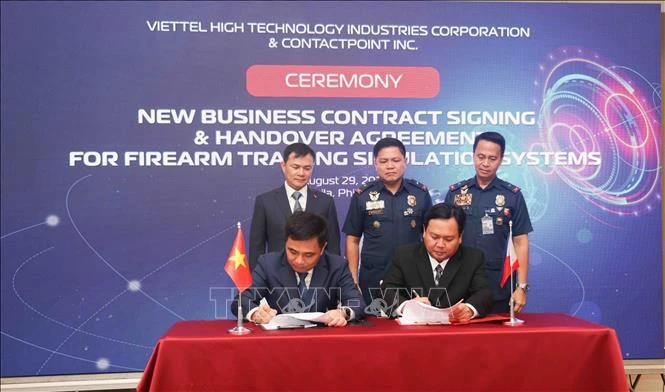 At the signing ceremony between VHT and ContactPoint, Inc. (Photo: VNA)