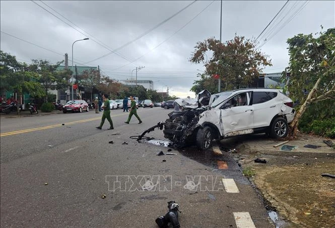 The scene of the accident that claimed the lives of two people on a motorbike in Central Highlands province of Lam Dong on September 1, (Photo: VNA)