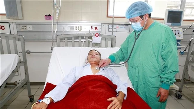 A patient suffering from Whitmore's disease is under treatment at Hue Central Hospital in the central province of Thua Thien-Hue (Photo: VNA)