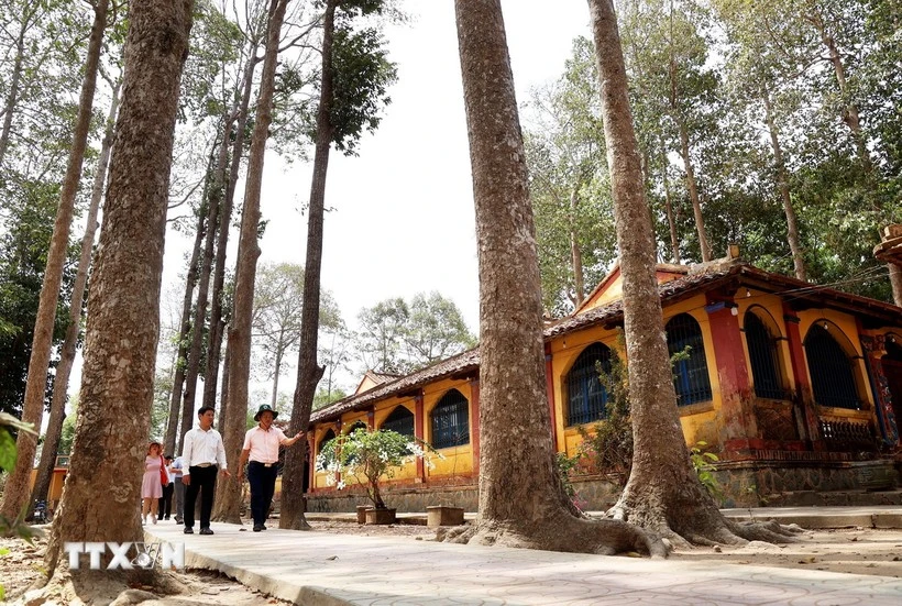 At Phu Le communal house (Photo: VNA)