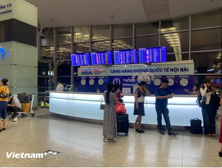 Passengers at Noi Bai International Airport (Photo: VNA)