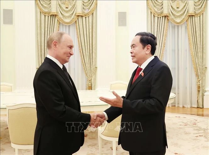 National Assembly Chairman Tran Thanh Man (Right) and Russian President Vladimir Putin at their meeting in Moscow on September 10. (Photo: VNA)