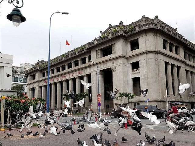 In front of the SBV Branch in HCM City at 8 Vo Van Kiet street. (Photo: VNA)