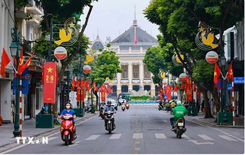 Hanoi's downtown area on the occasion of National Day. (Photo: VNA)