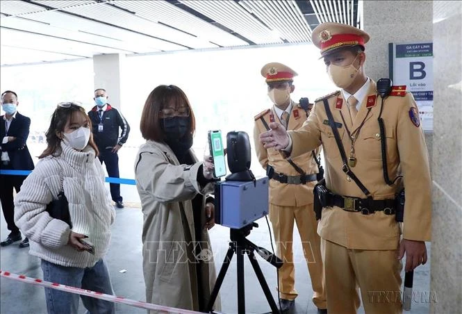 At a trial installation of QR code scanners at elevated railway stations in Hanoi on December 9, 2021. (Photo: VNA)