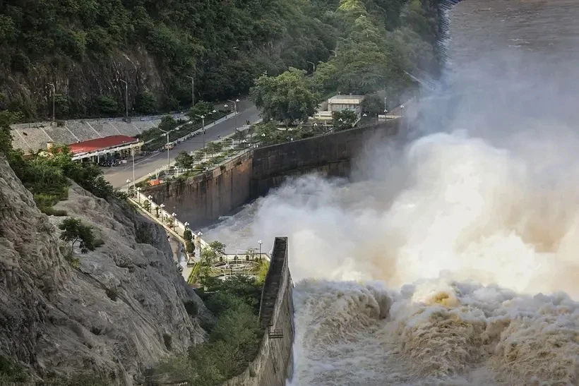 At Hoa Binh hydropower plant (Photo: VNA)