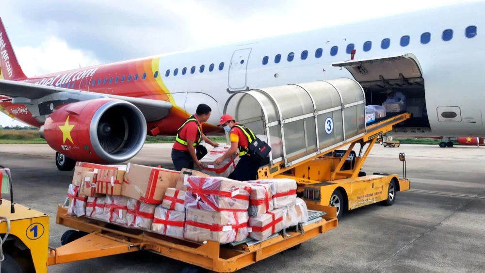 Vietjet will transport relief goods free of charge from both domestic and international donors to the typhoon-affected regions from now until September 20. (Photo: Vietjet Air)