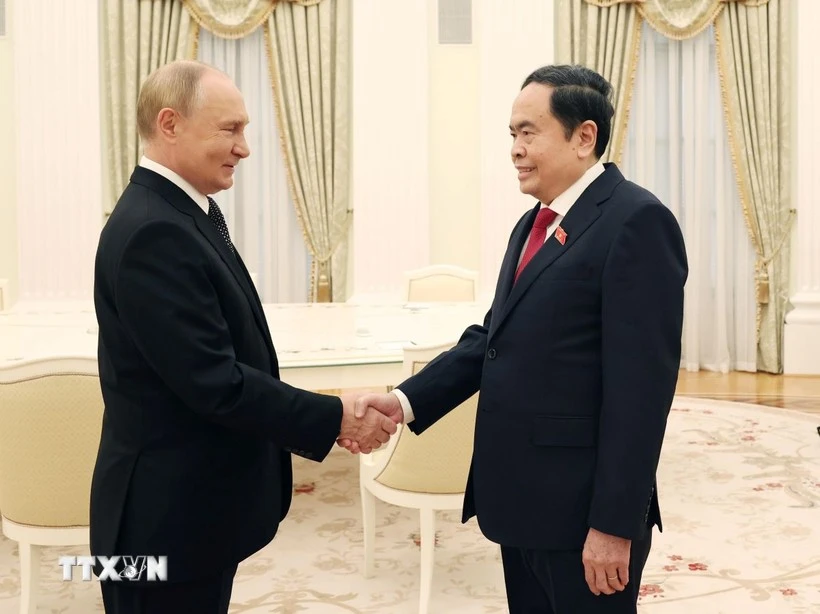 NA Chairman Tran Thanh Man (R) and Russian President Vladimir Putin. (Photo: VNA)