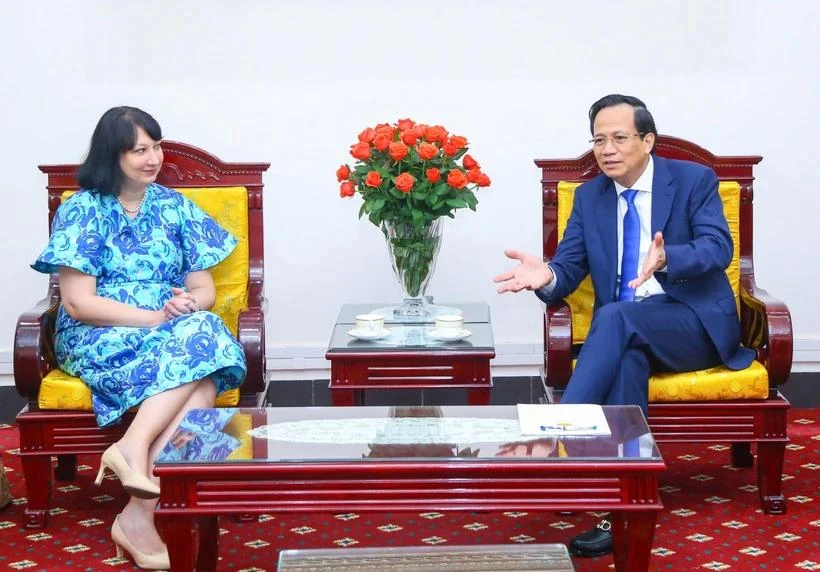 Meeting between Minister of Labour, Invalids and Social Affairs Dao Ngoc Dung (R) and Romanian Ambassador to Vietnam Cristina Romila (Photo: VietnamPlus)