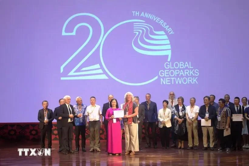 Individuals who have contributed greatly to the development of the UNESCO Global Geopark Network are honoured on this occasion. (Photo: VNA)