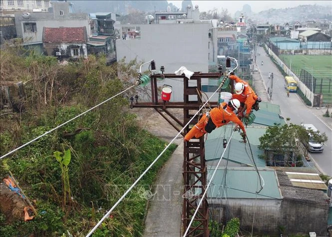 Power supply resumed to over 5.98 million clients affected by Typhoon Yagi. (Photo: VNA)