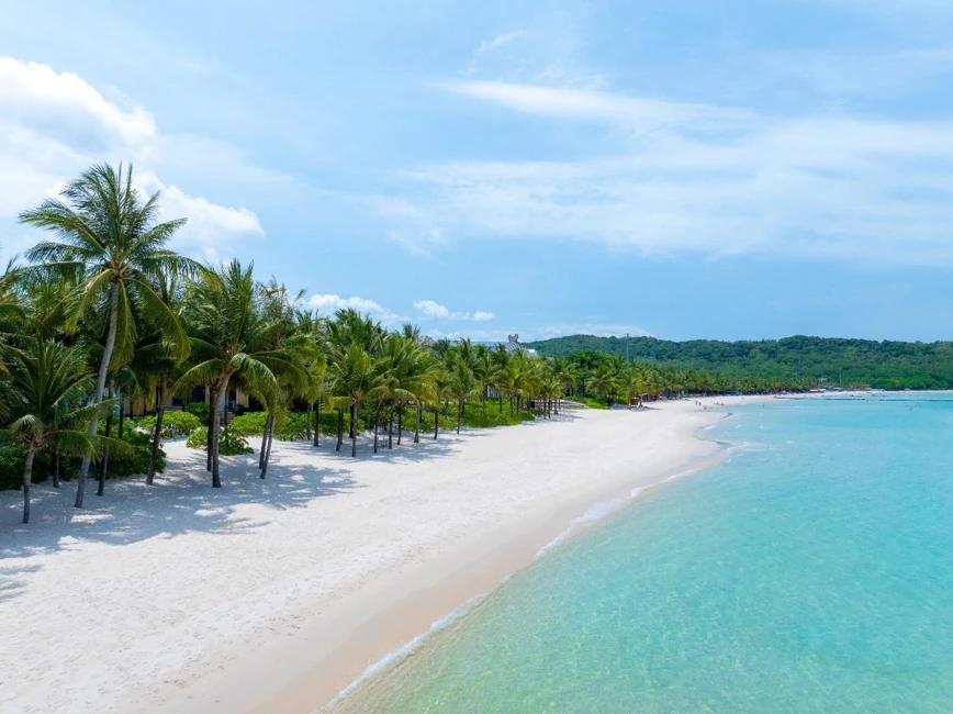 Kem Beach - the most beautiful beach of Phu Quoc Island with creamy sand and emerald colour seawater. (Photo: Sun Group)