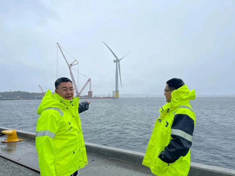 Petrovietnam officials have a deeper look at an offshore wind power project in Norway (Photo: VietnamPlus)