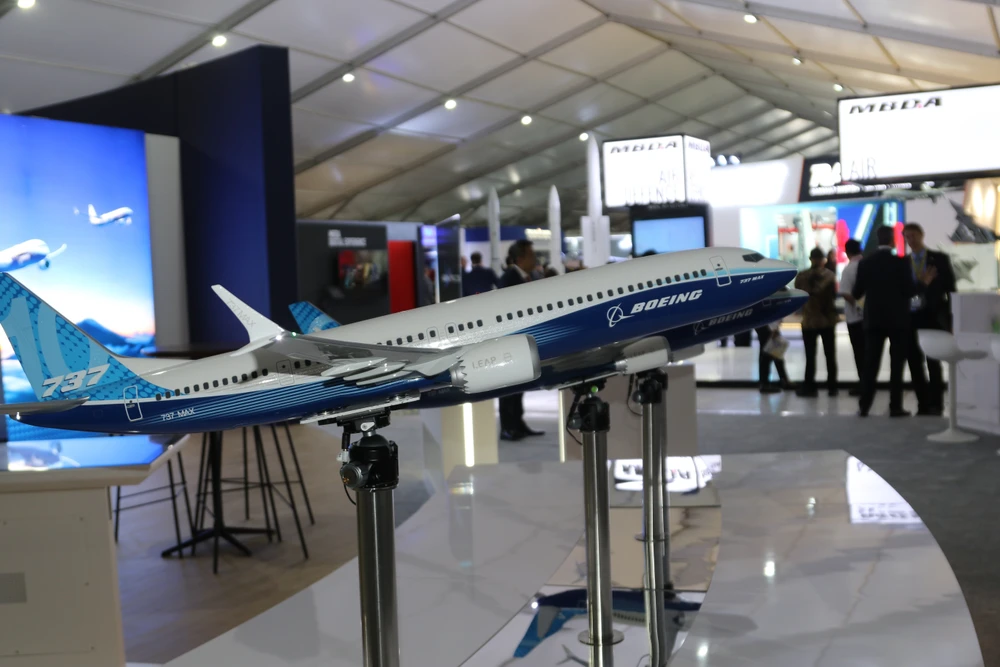 A model of new-generation Boeing aircraft exhibited at the airshow. (Photo: VNA)