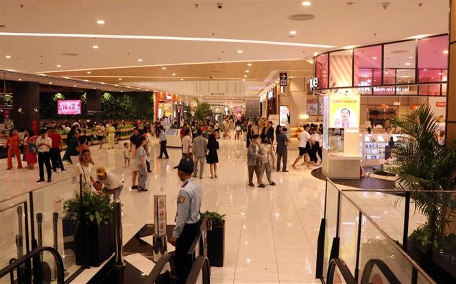 Covering 8.6 hectares, AEON Mall Hue accommodates about 140 stores featuring famous international and domestic brands. (Photo: VNA)