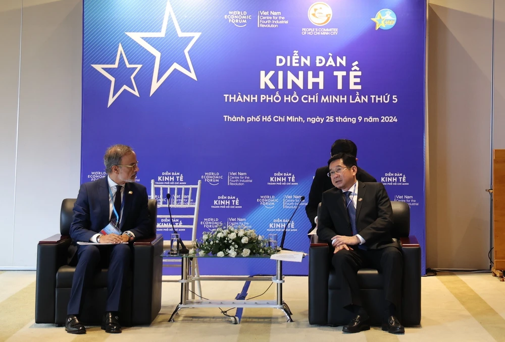 At the meeting between Vice Chairman of the Ho Chi Minh City People’s Committee Duong Ngoc Hai and Porto’s Deputy Mayor Ricardo Valente. (Photo: VNA)