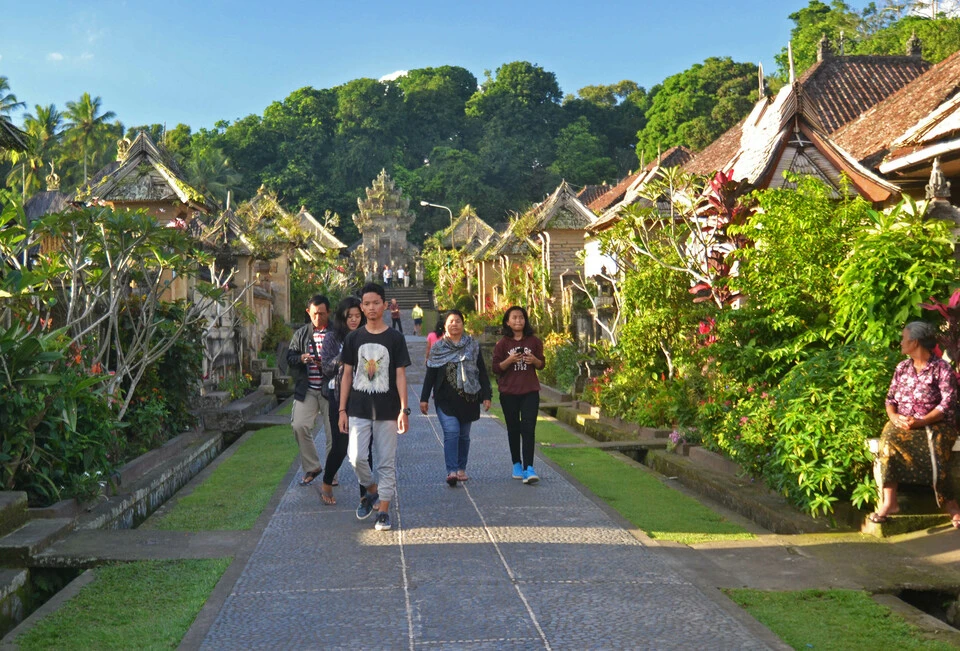 Tourists visit Penglipuran village in Kubu, Bangli, Bali. The village has been named the third cleanest village in the world by the Boombastik magazine in 2018. (Photo: Antara/Anis Efizudin)