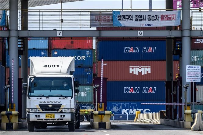 Incheon International Port strives to become a major export channel for office furniture. (Photo: VNA)