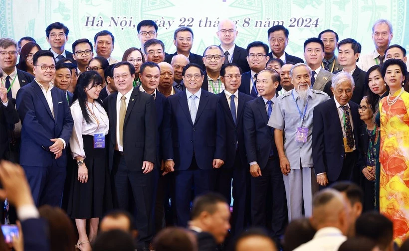 PM Pham Minh Chinh and OV intellectuals (Photo: VNA)