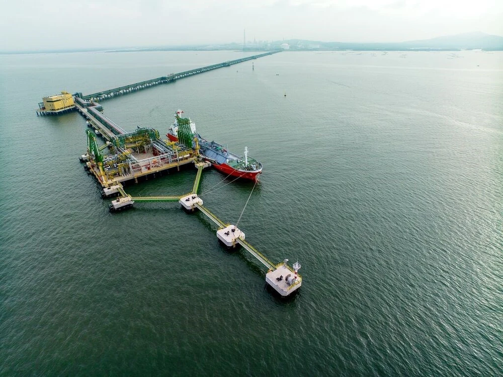 The port cluster, specialised tanks and central utility plant of Long Son Petrochemical Complex project (Photo: VNA)