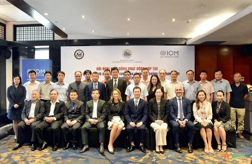 Delegates take a group photo at the ceremony (Photo: VNA)