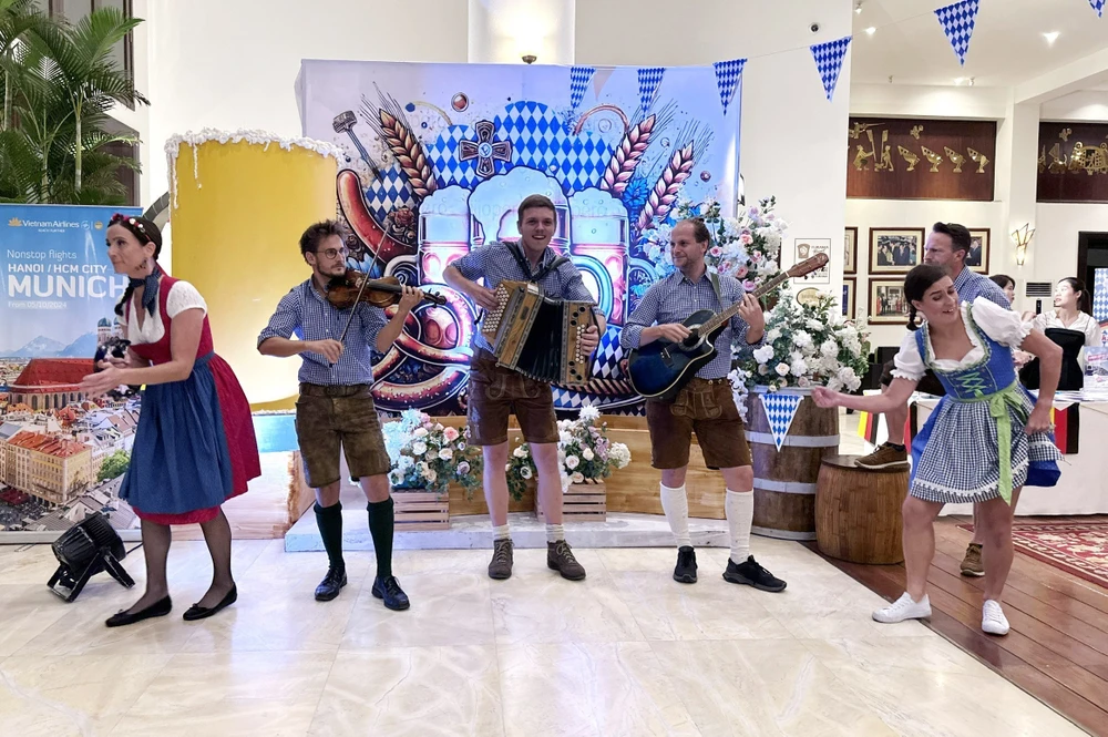 German artists perform at Oktoberfest 2024 in Da Nang city. (Photo: VNA)