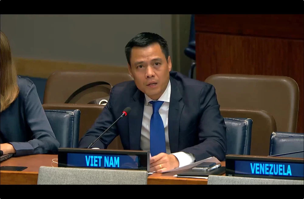 Permanent Representative of Vietnam to the United Nations (UN) Ambassador Dang Hoang Giang speaks at a discussion of the UN General Assembly’s Committee on Disarmament and International Security (Committee 1) on October 8. (Photo: VNA)